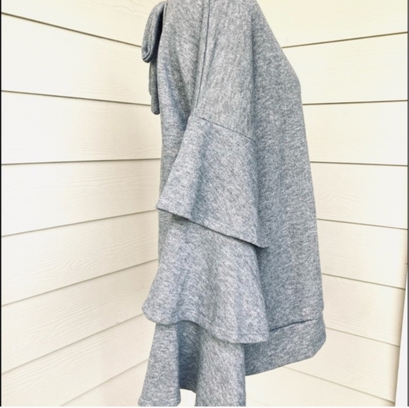 Elegant Heather Gray Ruffle Sleeve Sweatshirt - Picture 4 of 6